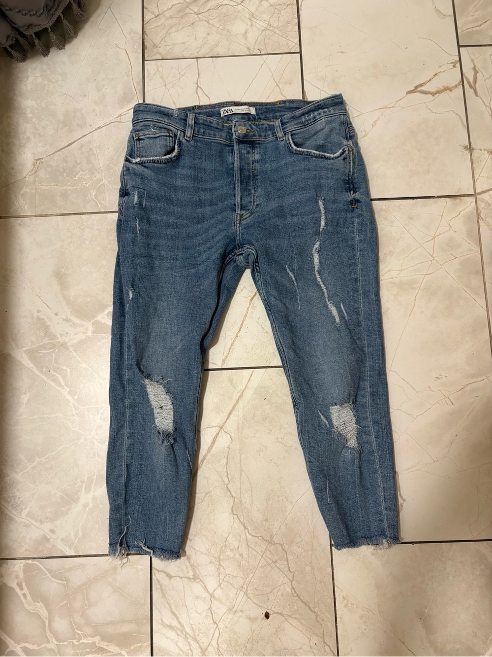 Zara Distressed Cropped Blue Jeans